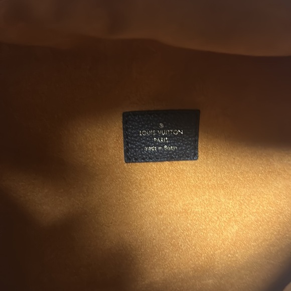 Louis Vuitton Empreinte Black Bumbag. Like new - Picture 5 of 5